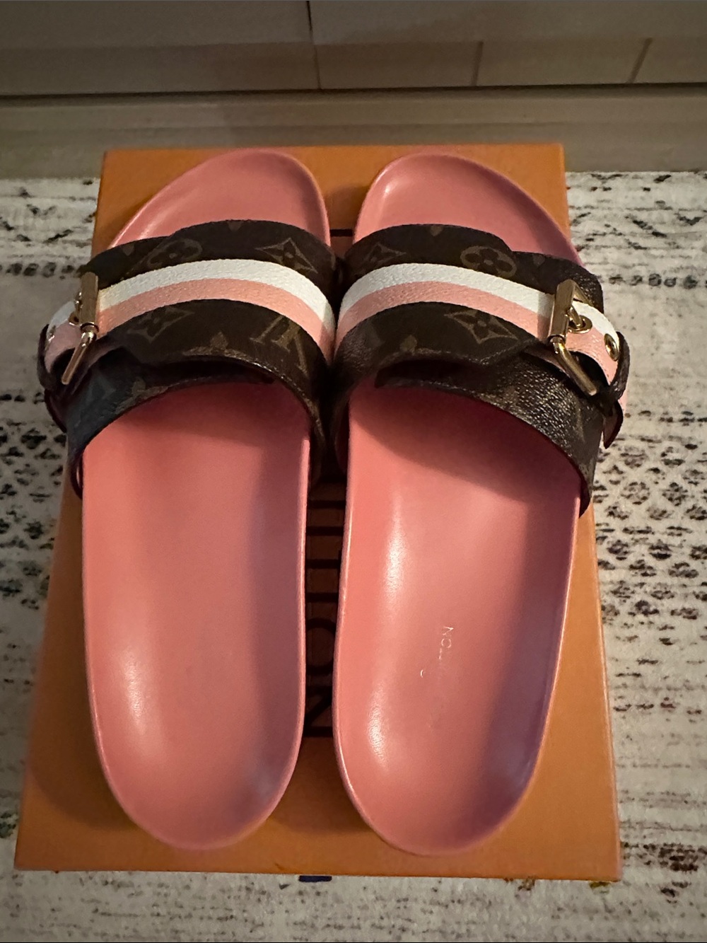 Louis Vuitton Slides with pink and white strip and buckle - Picture 5 of 5